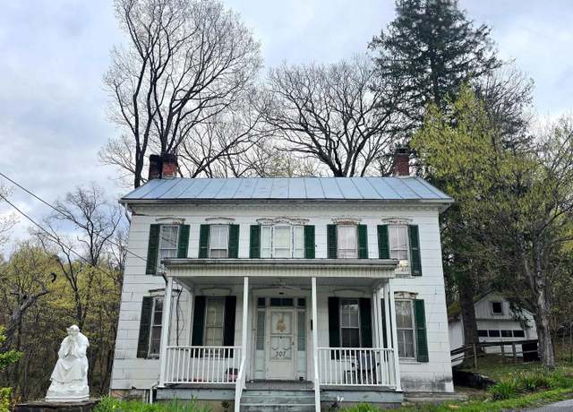 Property at 307 Fairfax St, Berkeley Springs, WV 25411, 2 beds, 1.5 baths