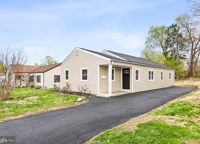 Property at 8 W Minuit Dr, New Castle, DE 19720, 4 beds, 2.5 baths