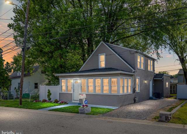 Property at 115 E Hazeldell Ave, New Castle, DE 19720, 4 beds, 2.5 baths