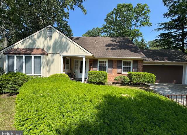 Property at 863 Whitman Dr, Turnersville, NJ 08012, 3 beds, 2 baths