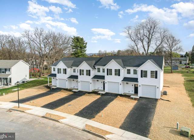 Property at 317 Pelham Ct, Carlisle, PA 17013, 3 beds, 2.5 baths