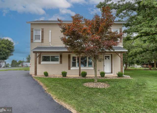 Property at 435 Mountville Dr, Lebanon, PA 17046, 3 beds, 2 baths