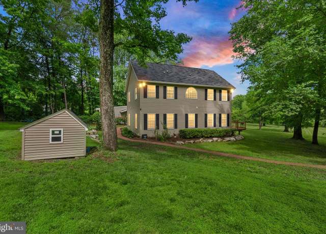 Property at 6612 Briarcroft St, Clifton, VA 20124, 6 beds, 5.5 baths