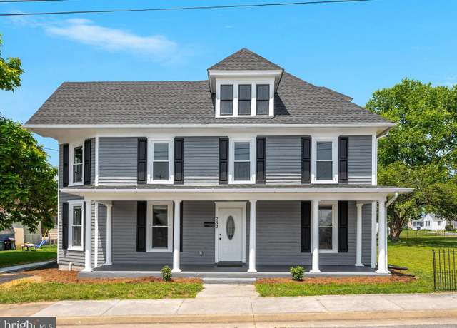 Property at 232 Crawford St, Strasburg, VA 22657, 4 beds, 3 baths