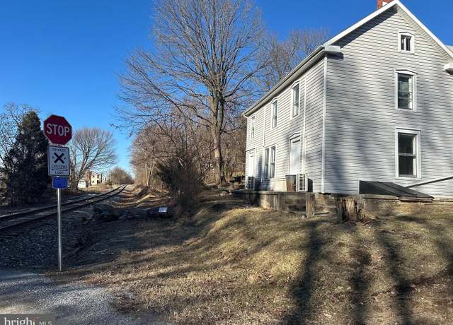 Property at 23806 Suede Ln, Smithsburg, MD 21783, 4 beds, 1.5 baths