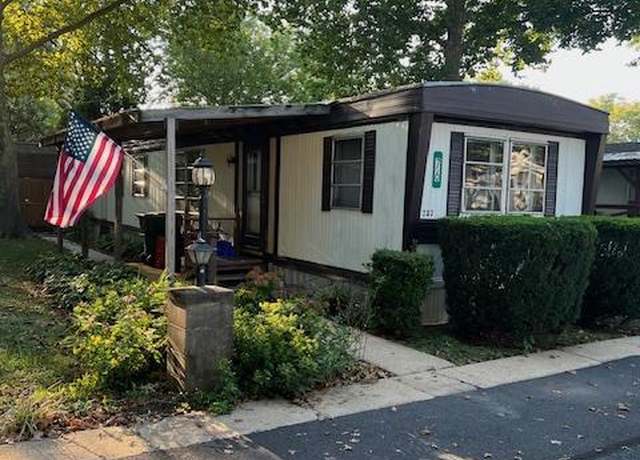 Property at 76 Malibu Blvd, Carlisle, PA 17015, 2 beds, 1 bath