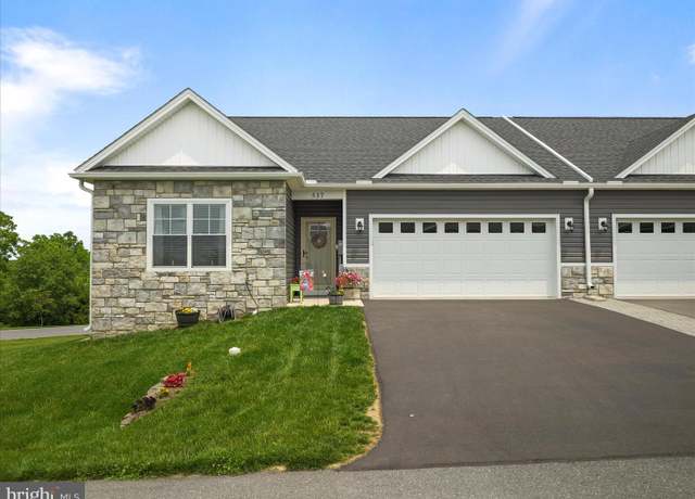 Property at 537 Shook Ct E, Greencastle, PA 17225, 4 beds, 3 baths