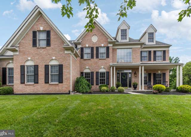 Property at 13 Buckwalter Cir, Royersford, PA 19468, 4 beds, 4.5 baths