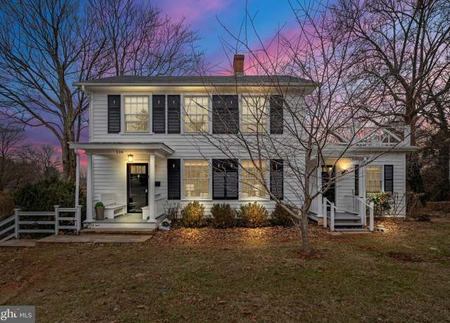 Property at 226 Winchester St, Warrenton, VA 20186, 4 beds, 3 baths