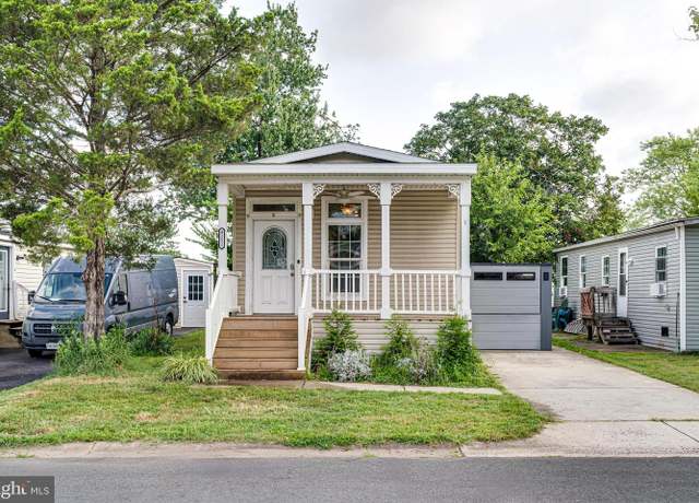 Property at 4252 Airline Pkwy, Chantilly, VA 20151, 2 beds, 1 bath