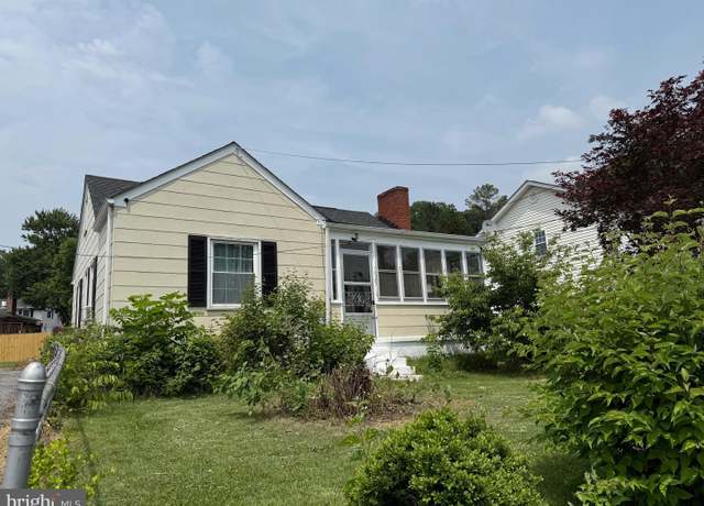 Property at 1027 E Washington St, Strasburg, VA 22657, 2 beds, 1 bath