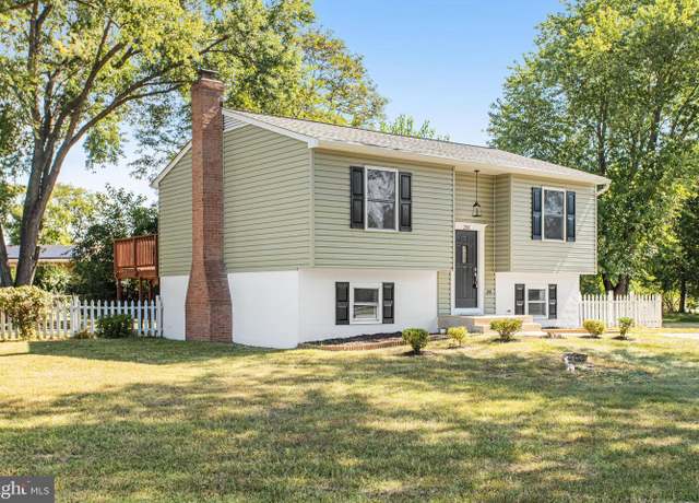 Property at 200 Via De Rosa Dr, Stafford, VA 22556, 3 beds, 2 baths