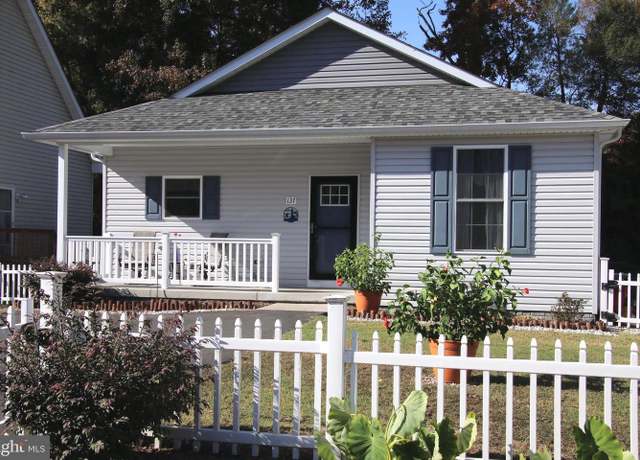 Property at 137 12th St, Colonial Beach, VA 22443, 3 beds, 2 baths