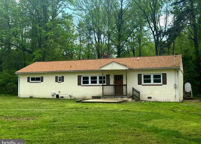 Property at 558 Shorewood Dr, Colonial Beach, VA 22443, 3 beds, 1.5 baths