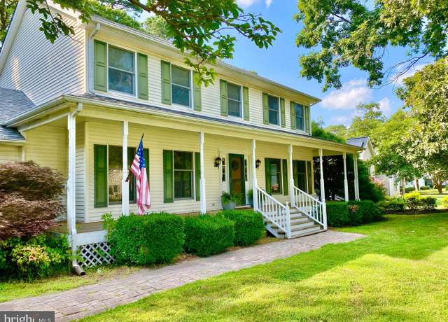 Property at 10133 Queens Cir, Ocean City, MD 21842, 4 beds, 2.5 baths
