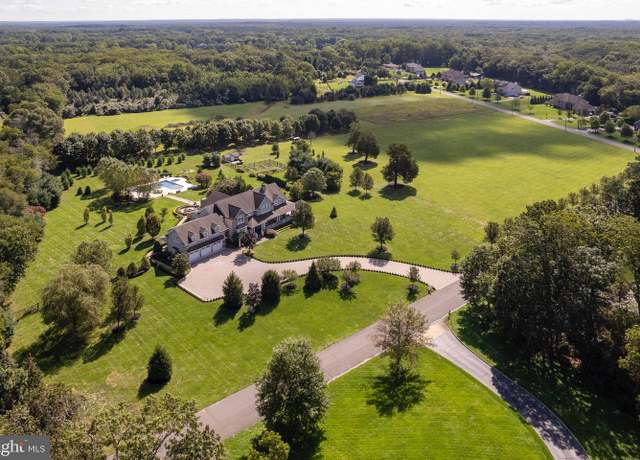 Property at 7 Stoney Brook Dr, Millstone Township, NJ 08510, 5 beds, 4.5 baths