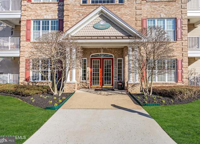 Property at 329 Sophee Ln, Lakewood, NJ 08701, 2 beds, 1.5 baths