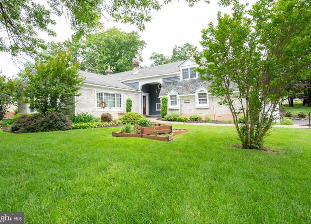 Property at 103 Briarwood Dr, Holland, PA 18966, 4 beds, 2.5 baths
