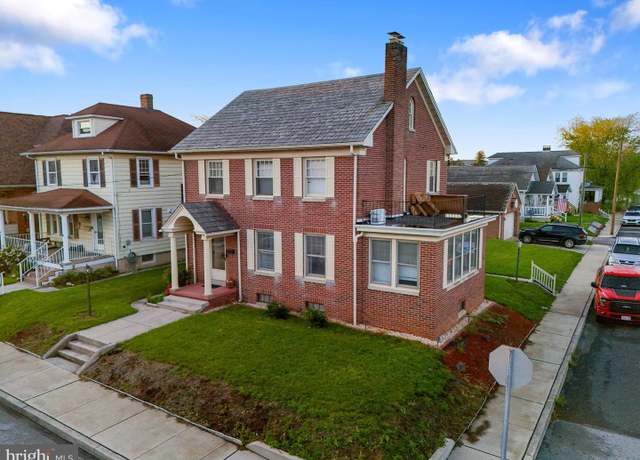 Property at 216 Fulton St, Hanover, PA 17331, 4 beds, 2.5 baths