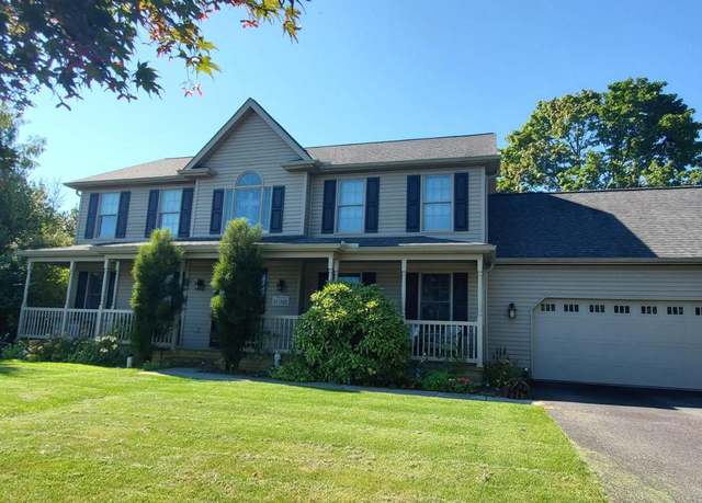 Property at 2 Holiday Dr, Shrewsbury, PA 17361, 5 beds, 3.5 baths