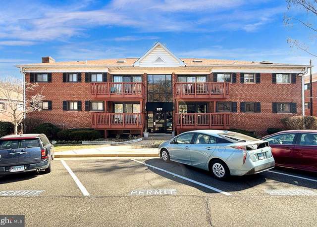 Property at 207 Skyhill Rd #1, Alexandria, VA 22314, 3 beds, 2 baths