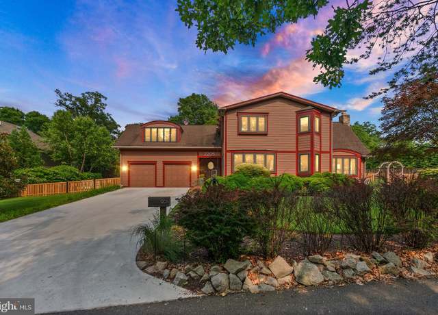 Property at 2205 Ivor Ln, Alexandria, VA 22304, 4 beds, 3.5 baths