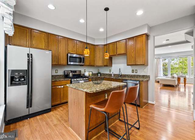 Property at 13503 Bannacker Pl, Herndon, VA 20171, 3 beds, 3.5 baths