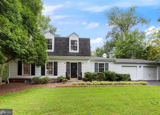 Property at 1802 Cranberry Ln, Reston, VA 20191, 4 beds, 2.5 baths