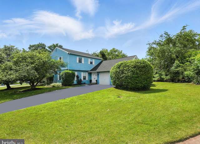 Property at 111 Elm Tree Ln, Sterling, VA 20164, 4 beds, 2.5 baths