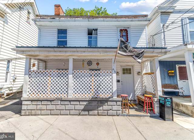 Property at 416 W John St, Martinsburg, WV 25401, 3 beds, 1.5 baths