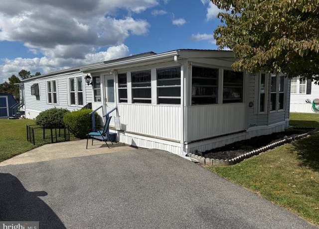 Property at 1024 11th Ave, Wilmington, DE 19808, 2 beds, 2 baths
