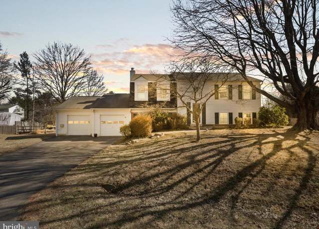 Property at 2 Darnell Ct, Olney, MD 20832, 4 beds, 2 baths