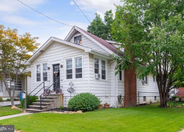 Property at 142 Spring St, Woodbury, NJ 08096, 4 beds, 2 baths