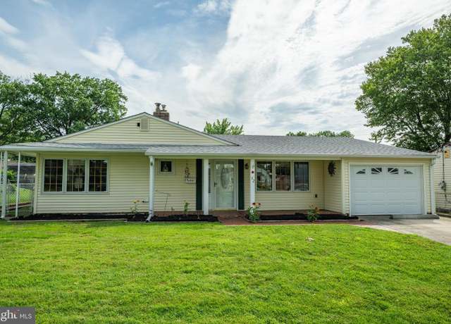 Property at 32 Gaping Rock Rd, Levittown, PA 19057, 3 beds, 1.5 baths