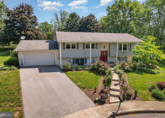 Property at 14 Douglas Ct, Carlisle, PA 17013, 4 beds, 2 baths