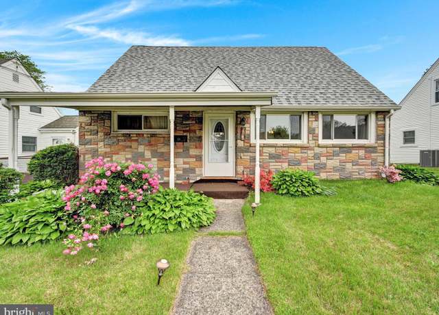 Property at 731 Hickory Rd, Secane, PA 19018, 3 beds, 2 baths