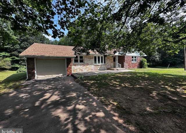 Property at 1217 Barton Rd, Breezewood, PA 15533, 3 beds, 2 baths