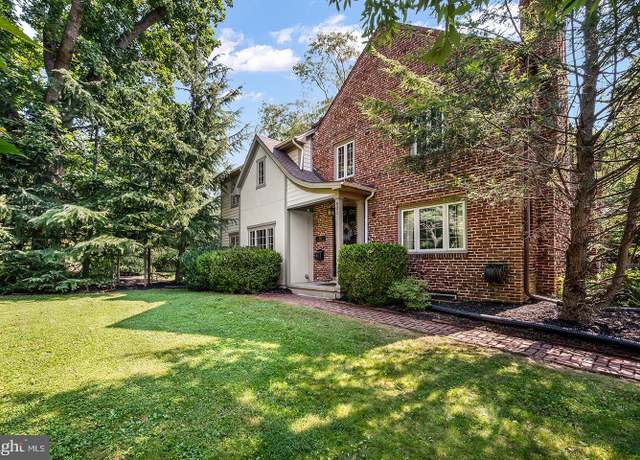 Property at 801 N President Ave, Lancaster, PA 17603, 3 beds, 2.5 baths