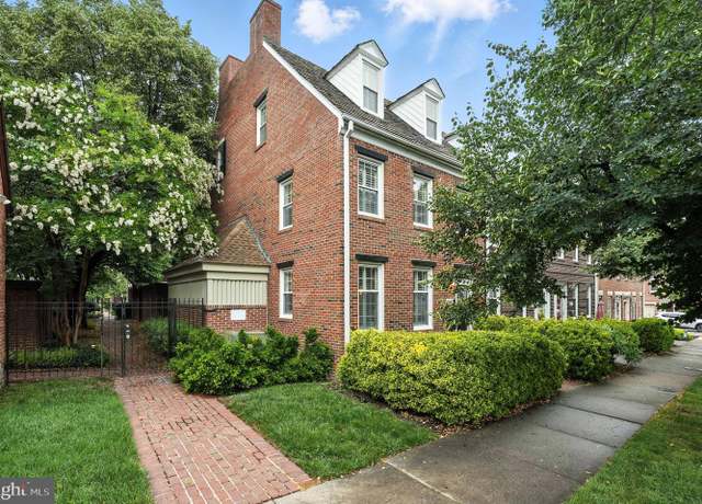 Property at 809 Franklin St, Alexandria, VA 22314, 2 beds, 2.5 baths
