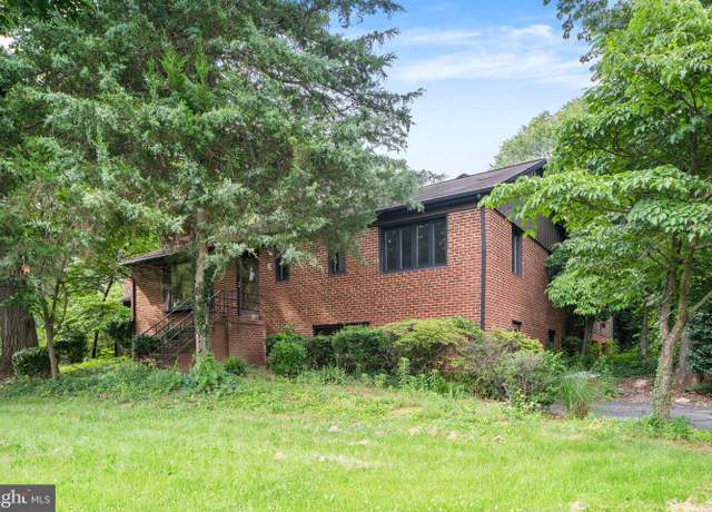 Property at 11712 Briggs Ct, Fairfax, VA 22030, 4 beds, 3 baths