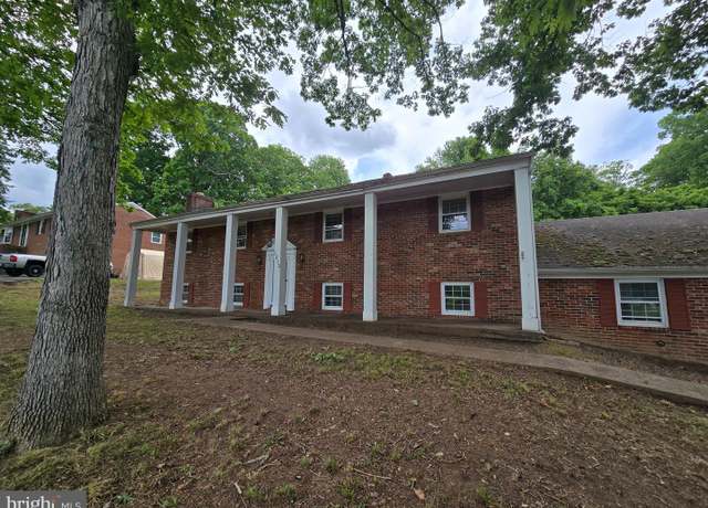 Property at 1215 Forbes St, Fredericksburg, VA 22405, 4 beds, 3.5 baths