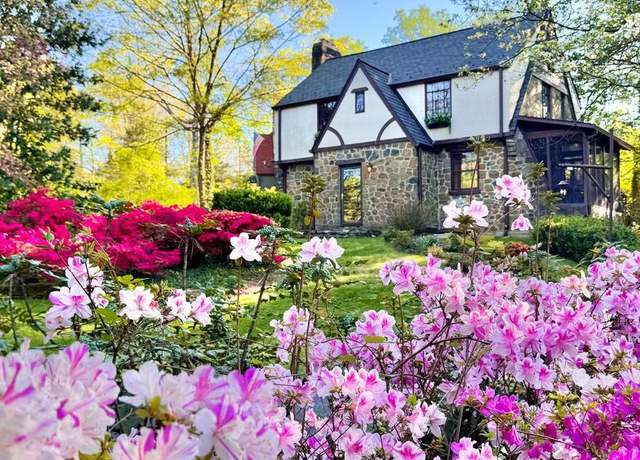 Property at 8514 Woodhaven Blvd, Bethesda, MD 20817, 3 beds, 3 baths