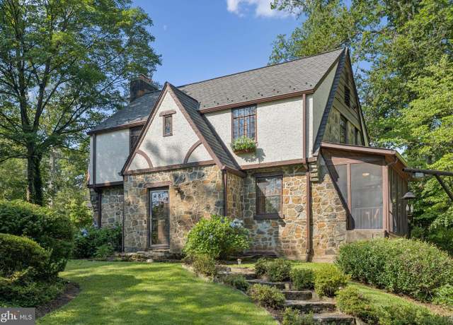 Property at 8514 Woodhaven Blvd, Bethesda, MD 20817, 3 beds, 3 baths