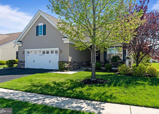 Property at 38 Montclaire Rd, Medford, NJ 08055, 2 beds, 2.5 baths