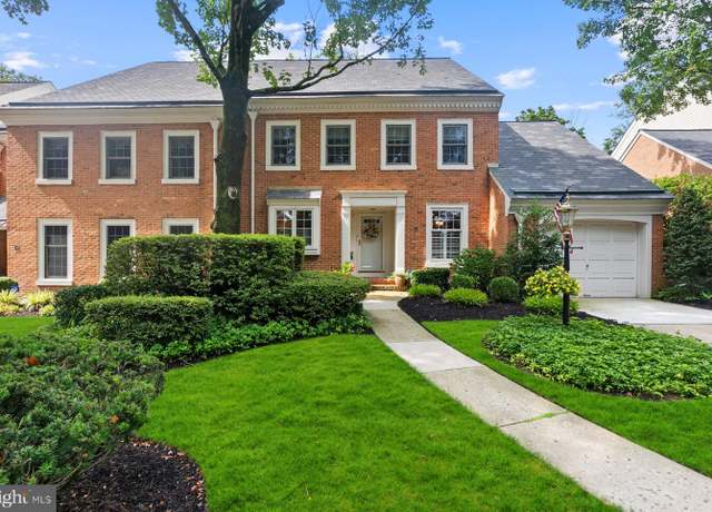 Property at 21 Foxwood Dr, Moorestown, NJ 08057, 3 beds, 2.5 baths