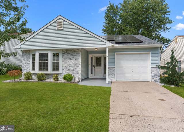 Property at 7 Willowwood Ct, Columbus, NJ 08022, 2 beds, 2 baths