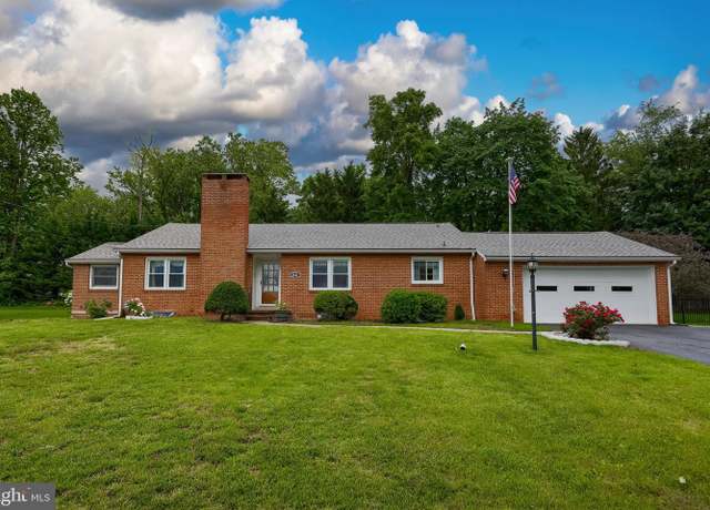 Property at 2531 Edgewood Ln, York, PA 17403, 3 beds, 2 baths
