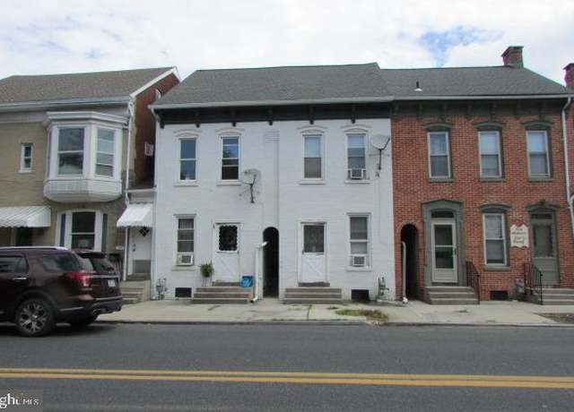Property at 222 Baltimore St, Hanover, PA 17331, 3 beds