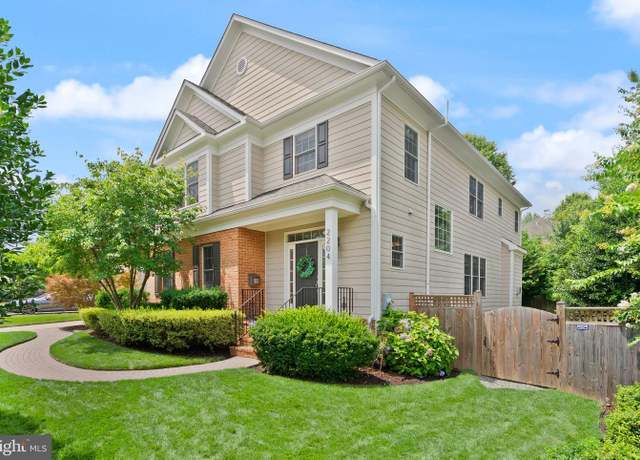 Property at 2204 Boxwood Dr, Falls Church, VA 22043, 6 beds, 4.5 baths