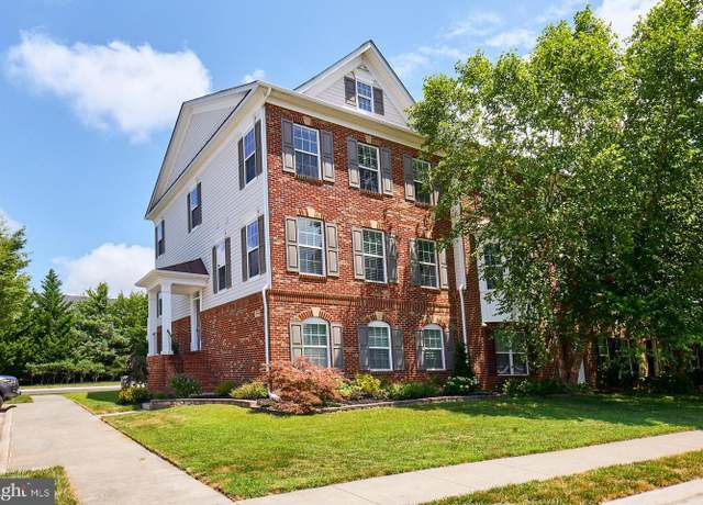 Property at 25066 Croxley Green Sq, Aldie, VA 20105, 3 beds, 3 baths